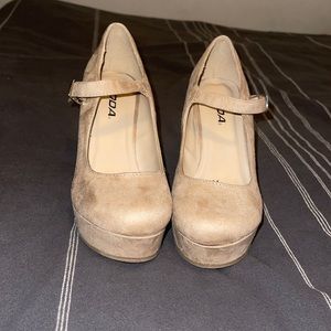Size 7 beige heels
